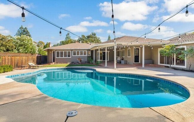 Building Photo - Beautiful Single-Story Home with Pool in Prime Concord Location –