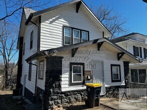 Building Photo - Beautiful Midtown Rehab! Open Layout!