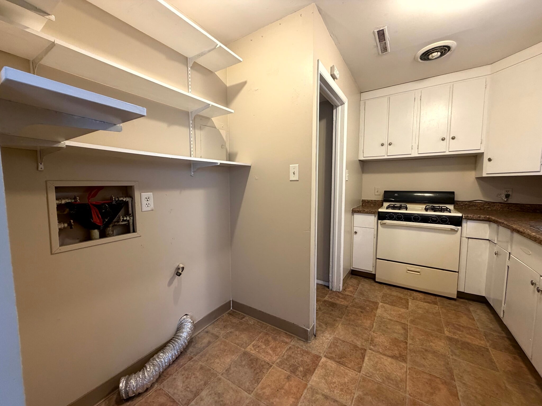 Building Photo - 2808 Hickory Rd