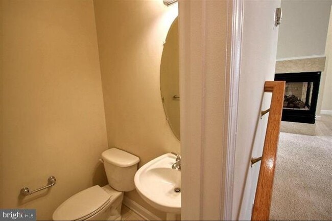 Building Photo - 903 Crestfield Dr