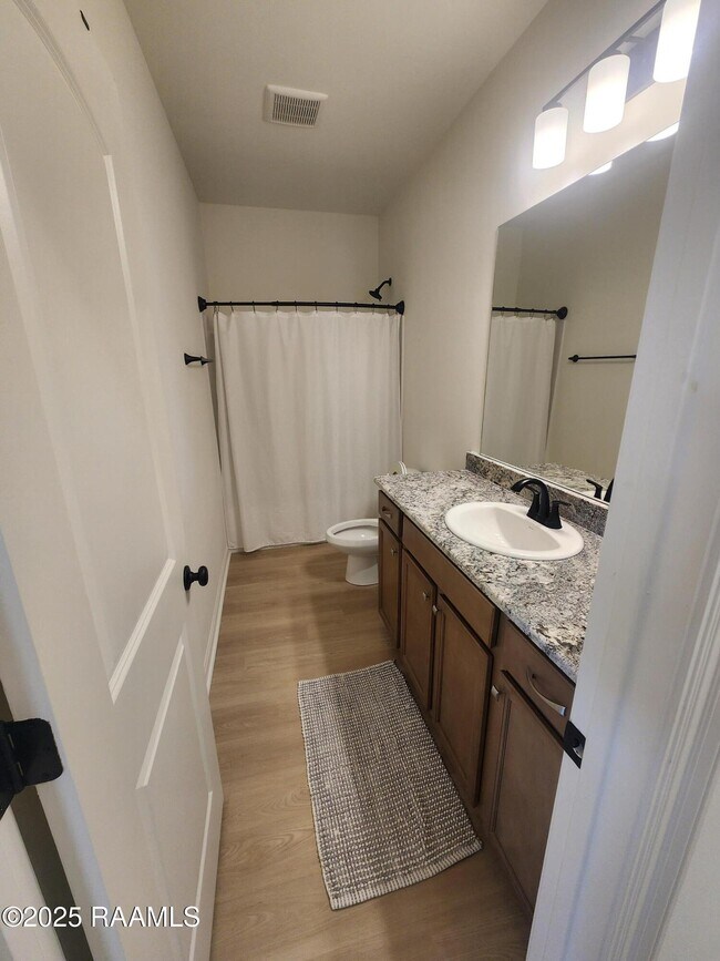 Building Photo - 208 Stockbridge Ln