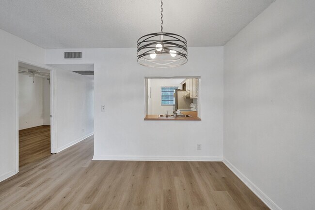 Building Photo - 9470 Poinciana Pl