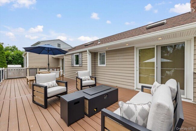 Building Photo - 13 Colonial Ln