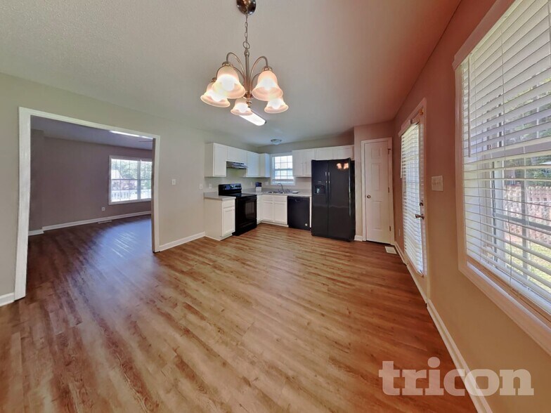 Building Photo - 2112 McKinnon Dr