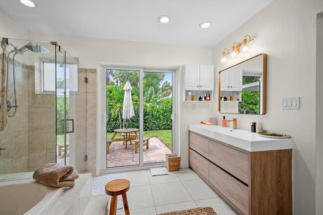 Building Photo - 2421 SW 29th Way