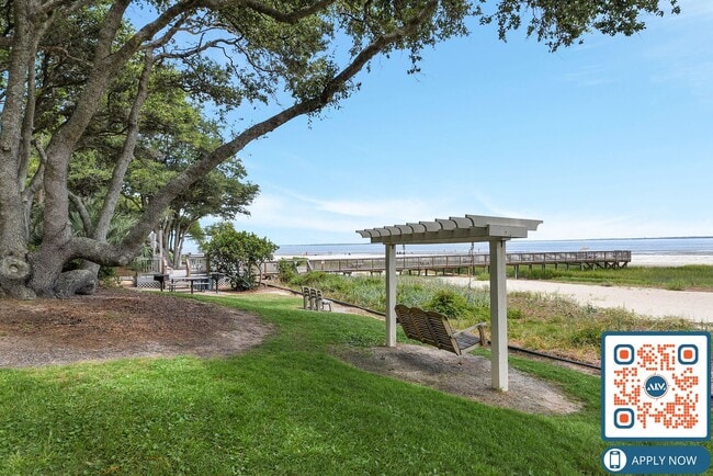 Building Photo - Fully Furnished 2BR Condo in Hilton Head’s North End – $150 Off First Month’s Rent!