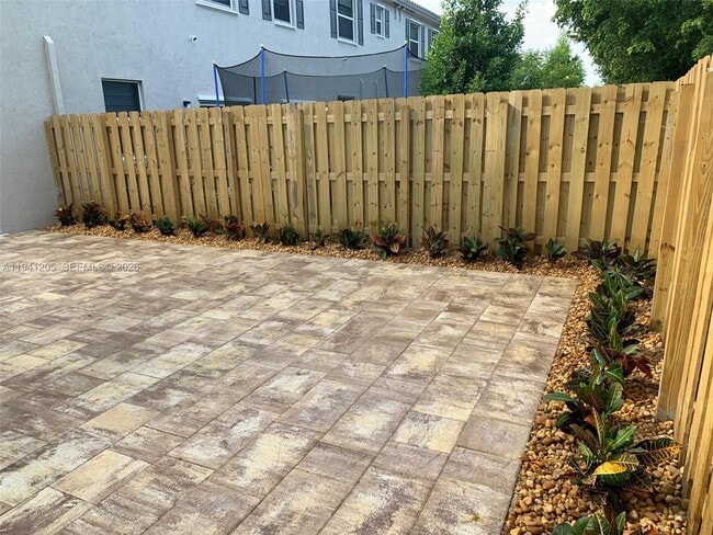 Building Photo - 1271 SE 27th Terrace