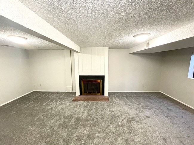 Building Photo - Beautifully updated 3 bedroom 2 bath home in Greeley!