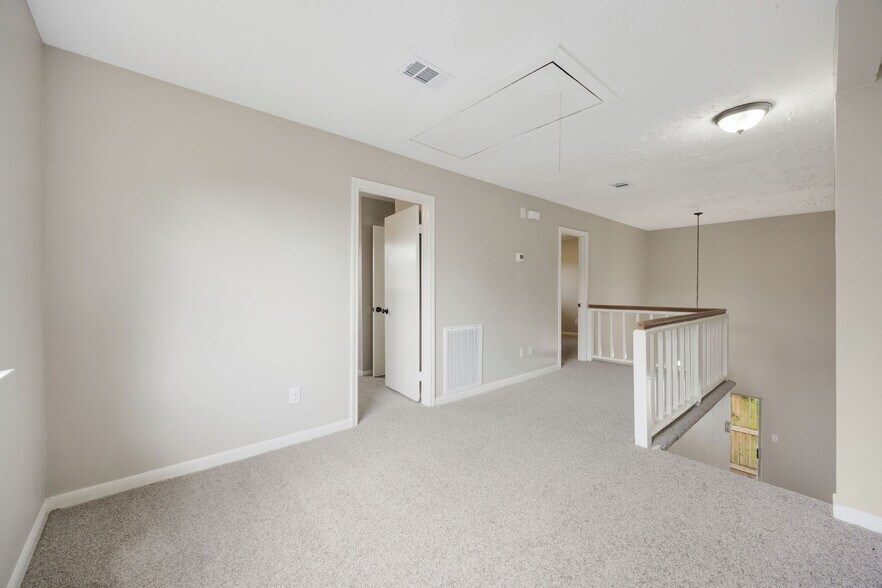 Building Photo - 909 Littleport Ln