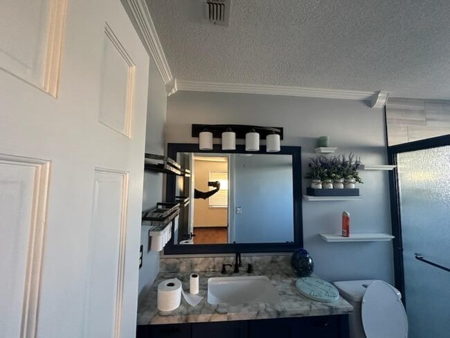 Building Photo - 6565 Arancio Dr W