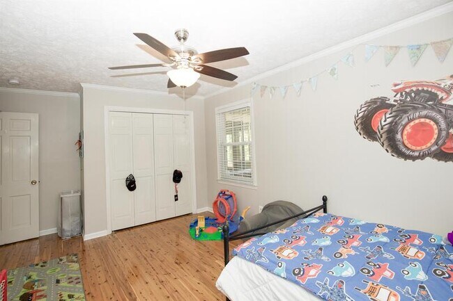 Building Photo - 209 Selkirk Trail