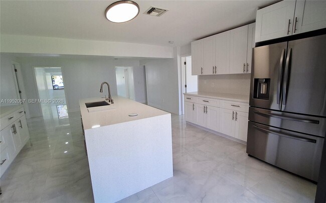 Building Photo - 216 Shadow Way