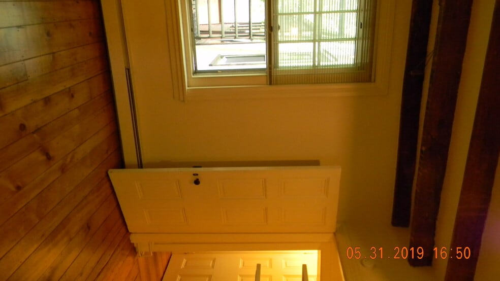 Bedroom - 236 W Barnard St