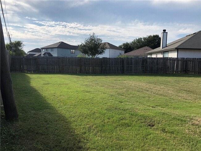 Building Photo - 1304 Water Spaniel Way