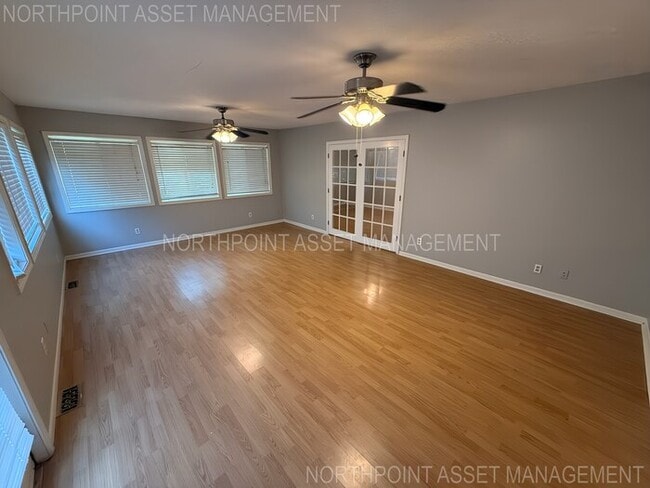Building Photo - 4 bed, 3 bath, spacious home available now!