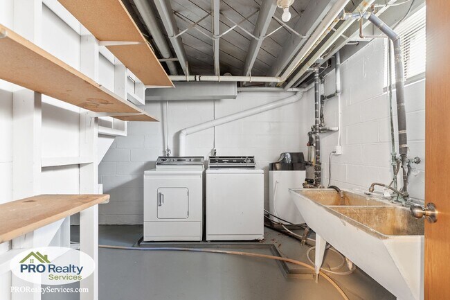 Building Photo - 3 Bedroom Home in St. Louis Park