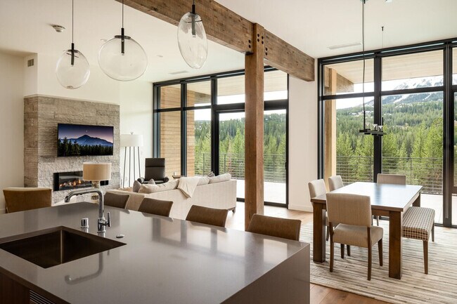 Building Photo - 4 Boathouse Way