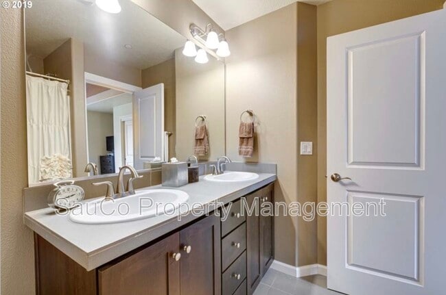 Building Photo - 175 NE 80th Ave