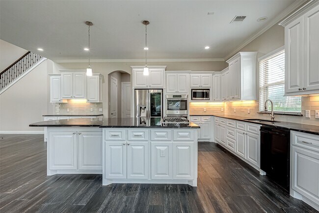 Building Photo - 6527 Camillia Ct