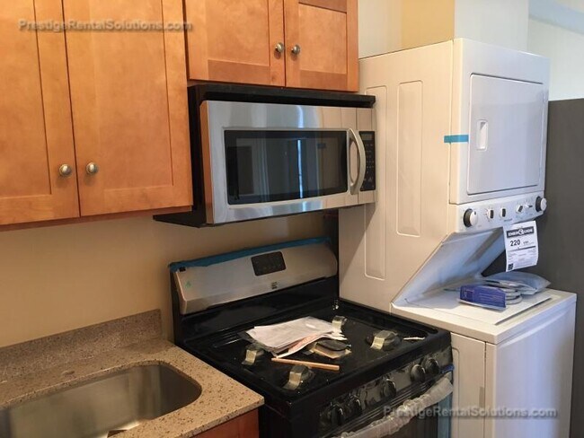 Building Photo - 120 Gladstone St