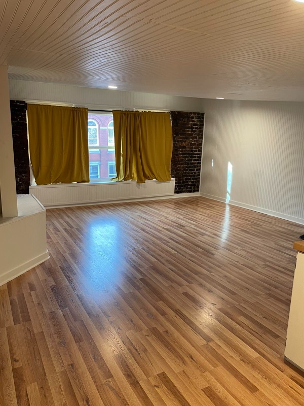 Building Photo - 119 W Main St