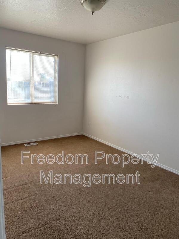 Building Photo - 1151 NE Trailridge Ct