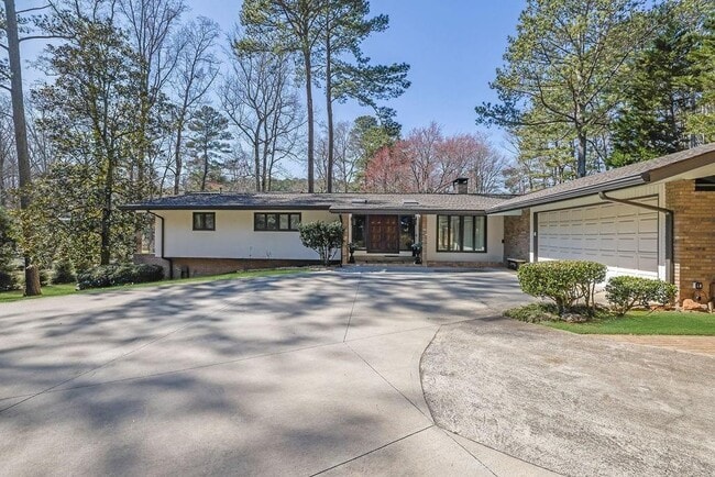 Building Photo - 505 River Valley Rd NW