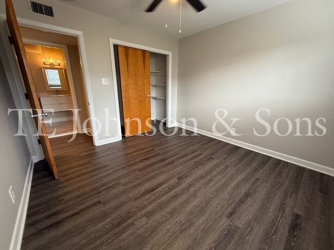 Building Photo - 2 Bedroom Salem View Apartment!