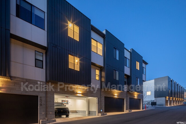 Building Photo - 1541 E Talo Ct