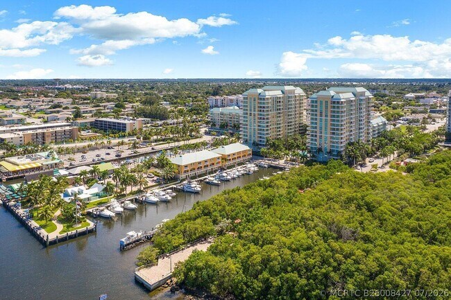 Building Photo - 700 E Boynton Beach Blvd