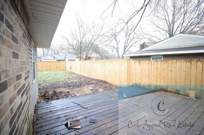 Building Photo - 3 Bedroom 2 Bath Home in Beautiful Neighborhood! A must see!!