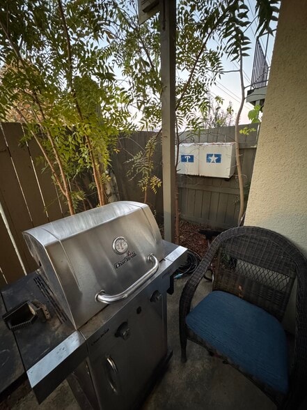 Patio (2) - 356 W Harwood Rd