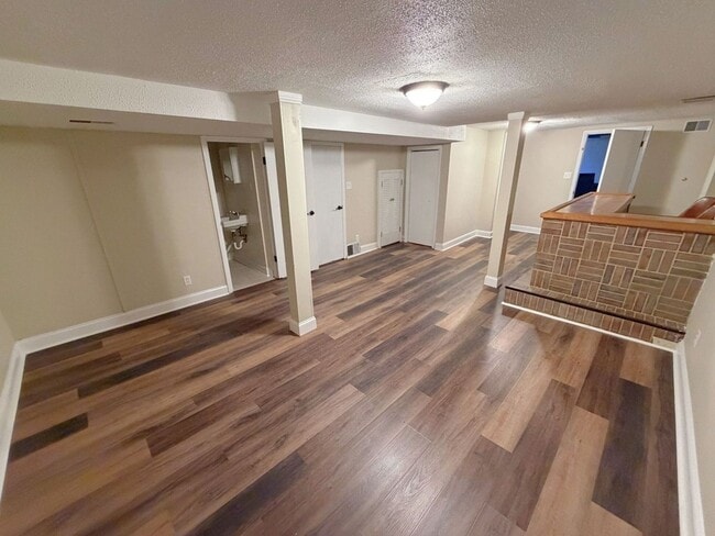 Building Photo - Nice three bedroom home located in an Excellent neighborhood!