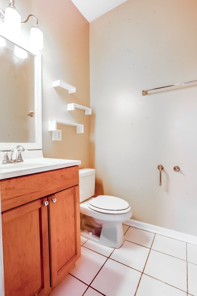 Building Photo - Spacious 4 Bedroom for Rent!