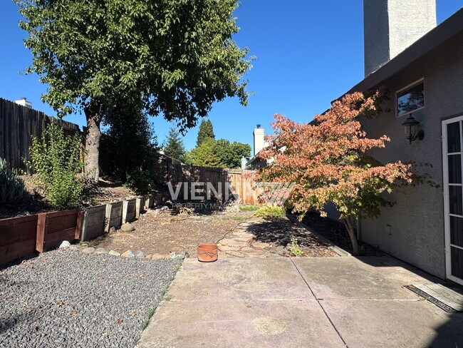 Building Photo - 2736 Genesee Dr