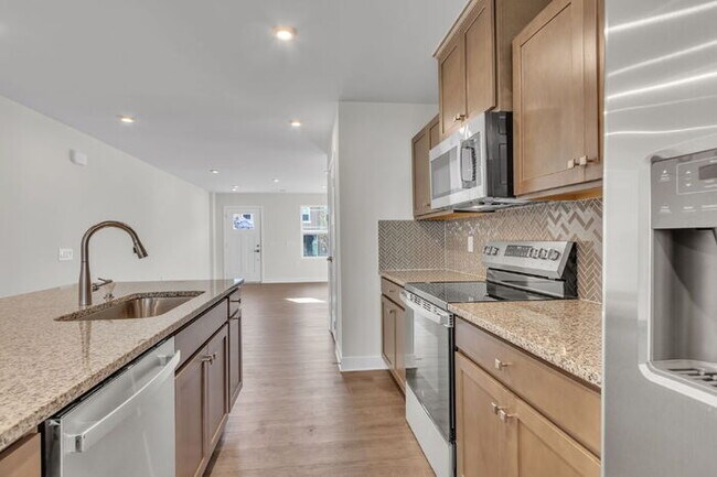Building Photo - Charming 3-Bed Townhouse Oasis in Greenvil...