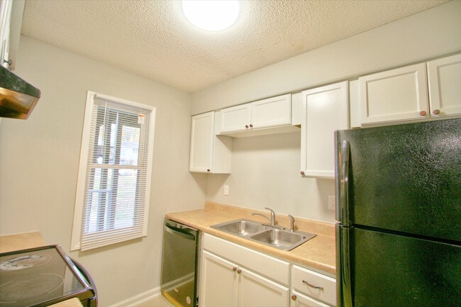 Building Photo - 916 Fiske St