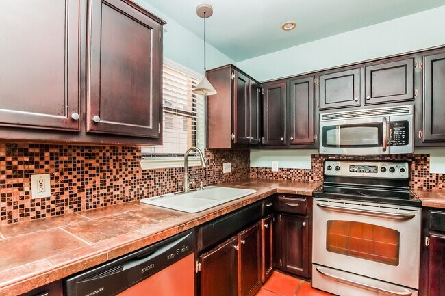 Building Photo - Beautiful one story Condo