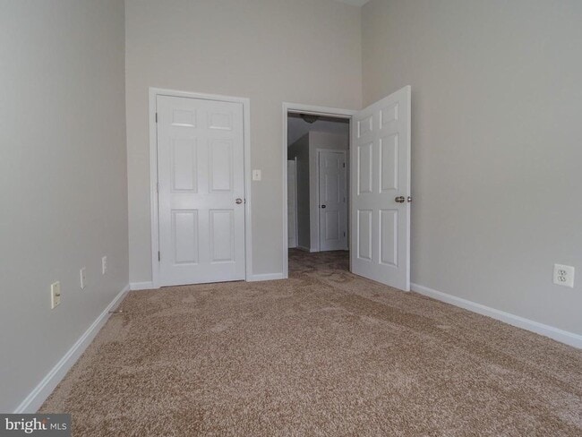 Building Photo - 32 Harbour Heights Dr