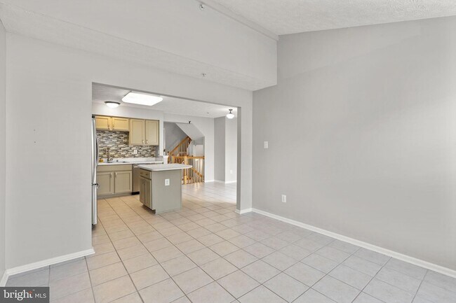 Building Photo - 5030 Finsbury Rd