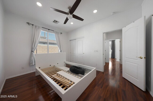 Building Photo - 1642 W Windsong Dr