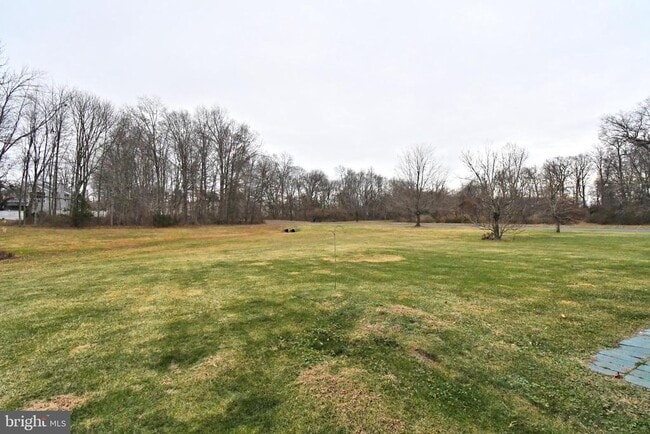 Building Photo - 592 Wrensong Rd