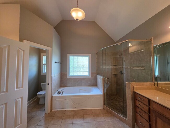 Building Photo - Holiday SPECIAL!! $500 OFF Your Move-In Co...