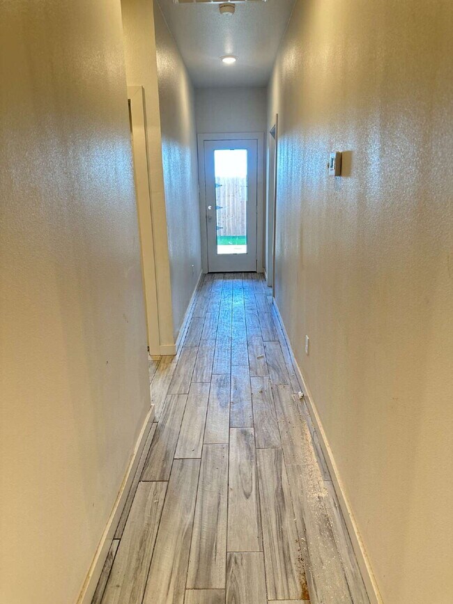 Building Photo - Brand new townhomes in Frenship East!