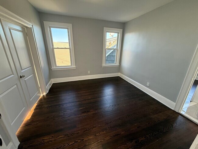 Building Photo - 308 Pearsall Ave