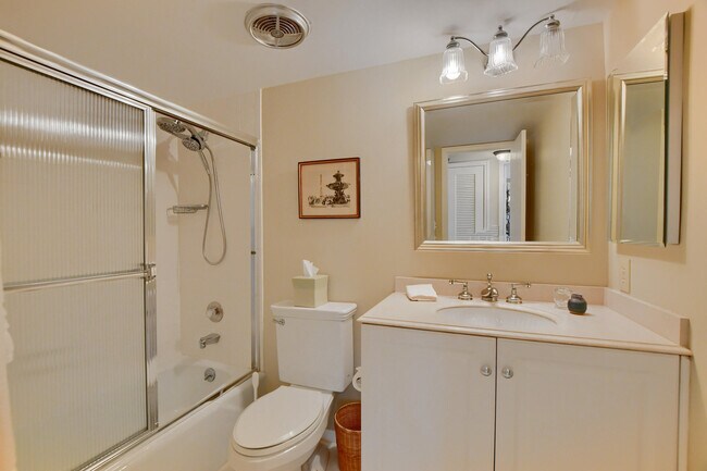 Building Photo - 1731 Bridgewood Dr