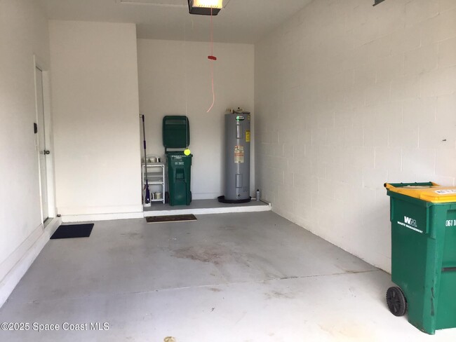 Building Photo - 6008 Van Ness Dr