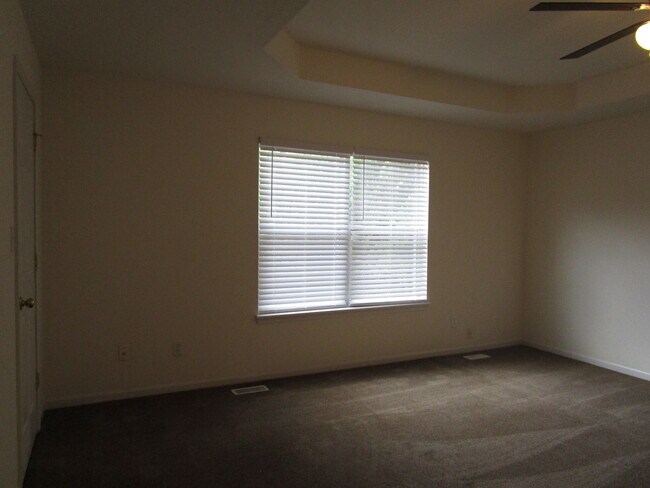 Building Photo - 5013 Roscoe Rdg