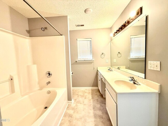 Building Photo - 316 Valley Glen Dr