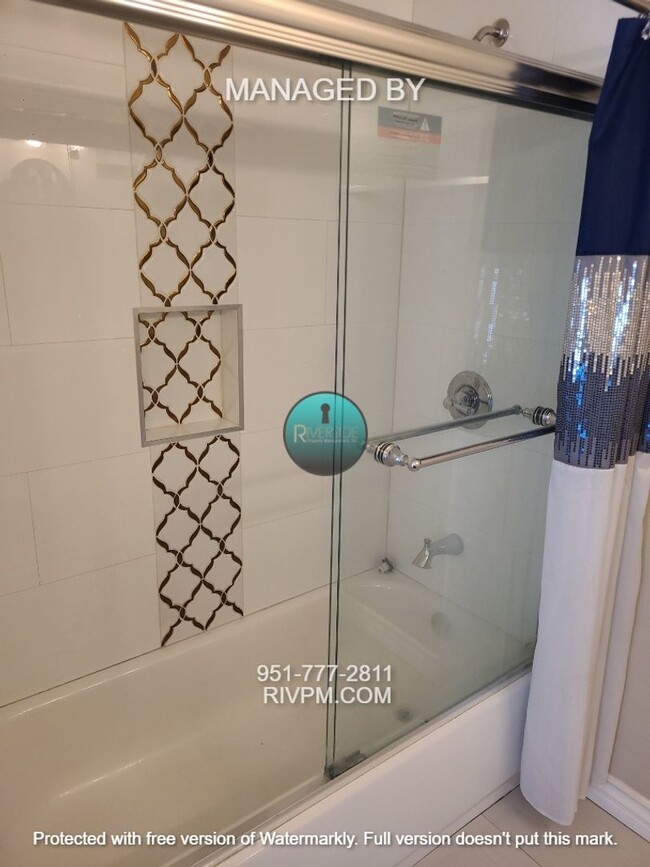 Building Photo - Beautiful home with great curb appeal!